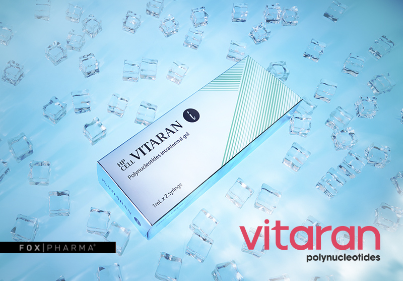 Vitaran box located on a blue gradient background and surrounded by ice cubes, highlighting the branded box